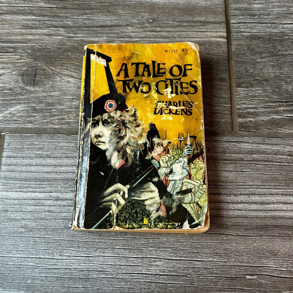 A Tale of Two Cities Charles Dickens Vintage Paperback Book W222 45c‎